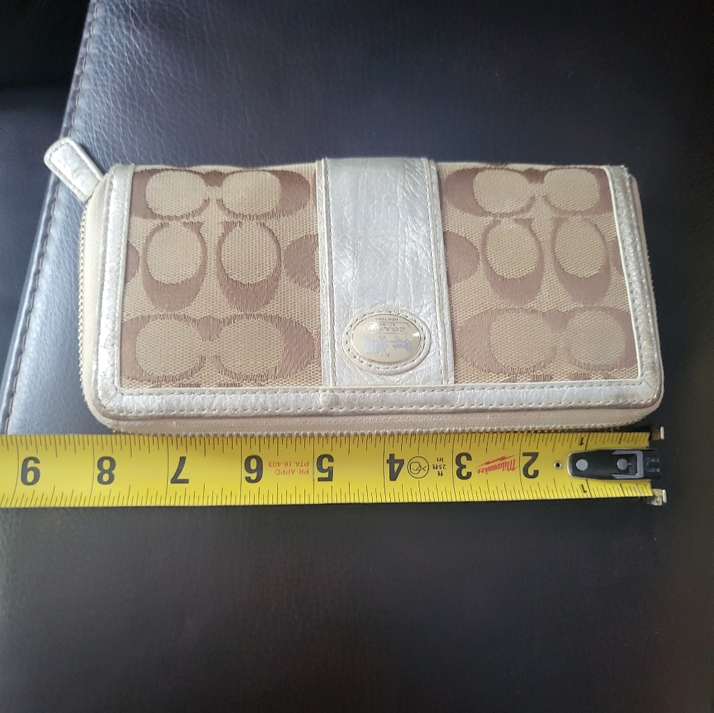 **SOLD**Coach signature zip around Wallet - Picture 5 of 9